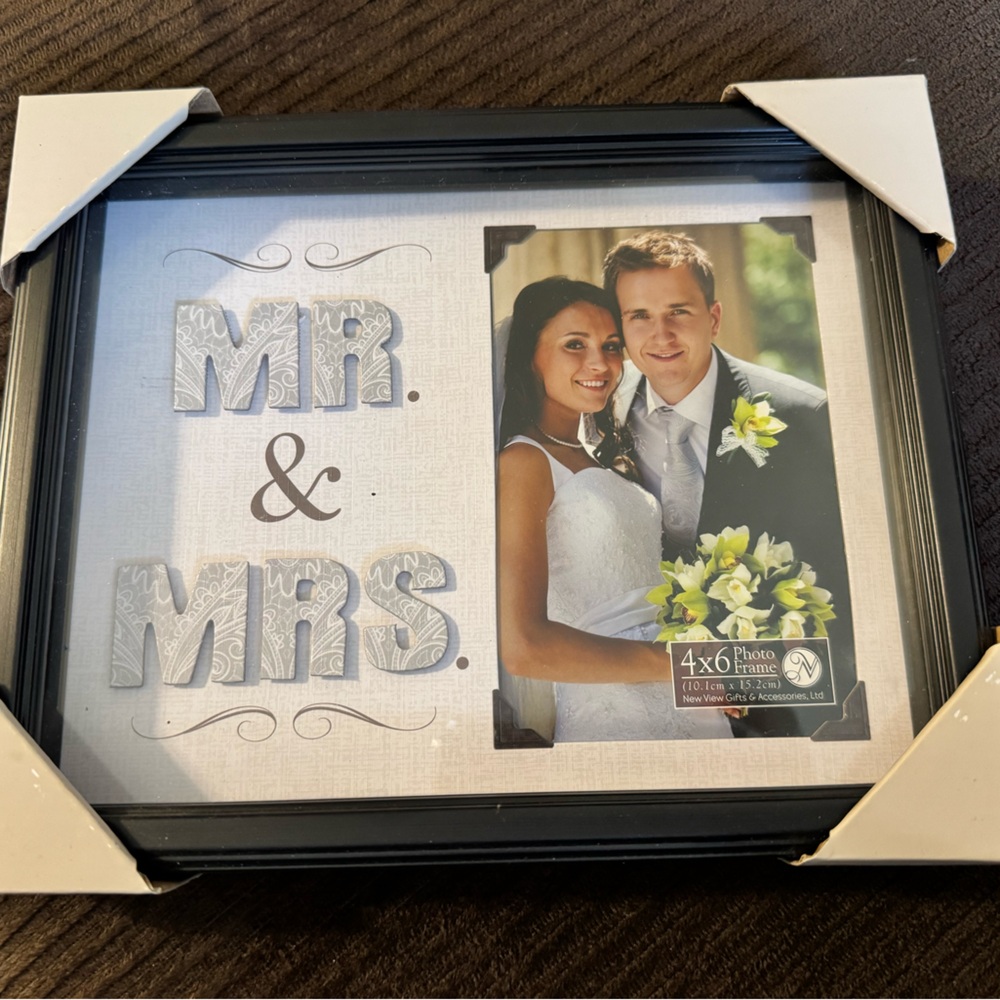 Black Mr. & Mrs. Photo Frame
